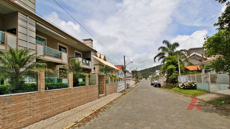 1018 Residencial Palmeiras no centro de Bombinhas