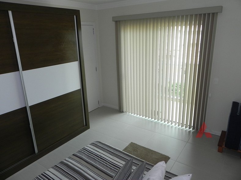 1022 - Apartamento com vista para o mar de Bombinhas - Resid