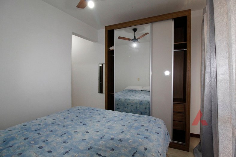 1045 - Apartamento no centro de Bombinhas a 50mts do mar