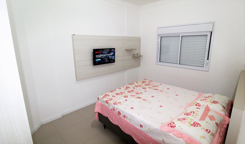 1067 - Apartamento para locação em Bombinhas com 03 suítes