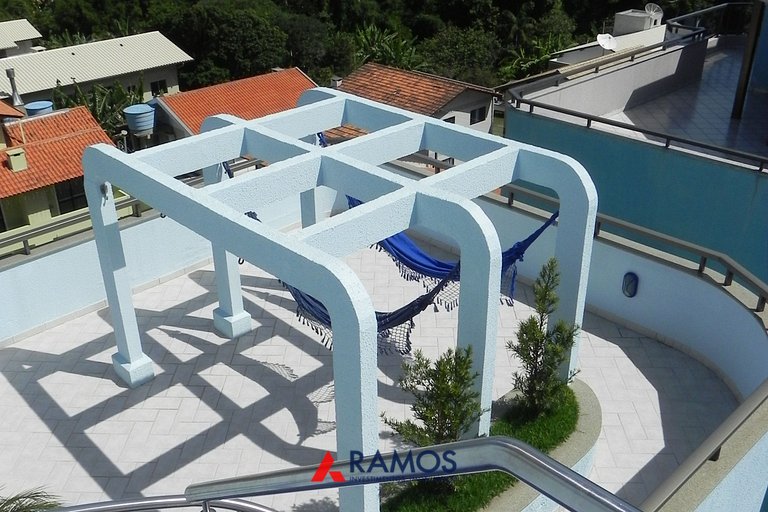 1027 - Cobertura duplex com piscina em Bombinhas