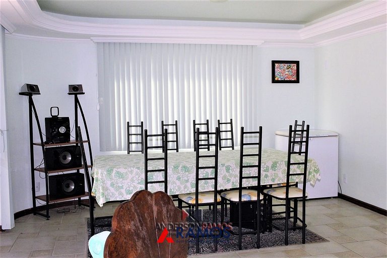 1027 - Cobertura duplex com piscina em Bombinhas