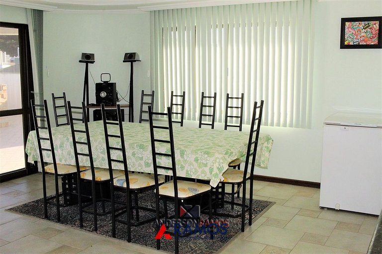 1027 - Cobertura duplex com piscina em Bombinhas