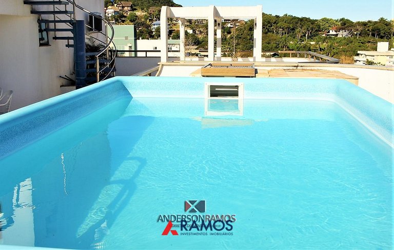 1027 - Cobertura duplex com piscina em Bombinhas