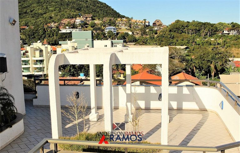 1027 - Cobertura duplex com piscina em Bombinhas