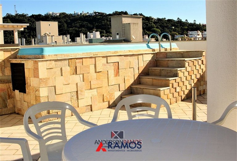 1027 - Cobertura duplex com piscina em Bombinhas