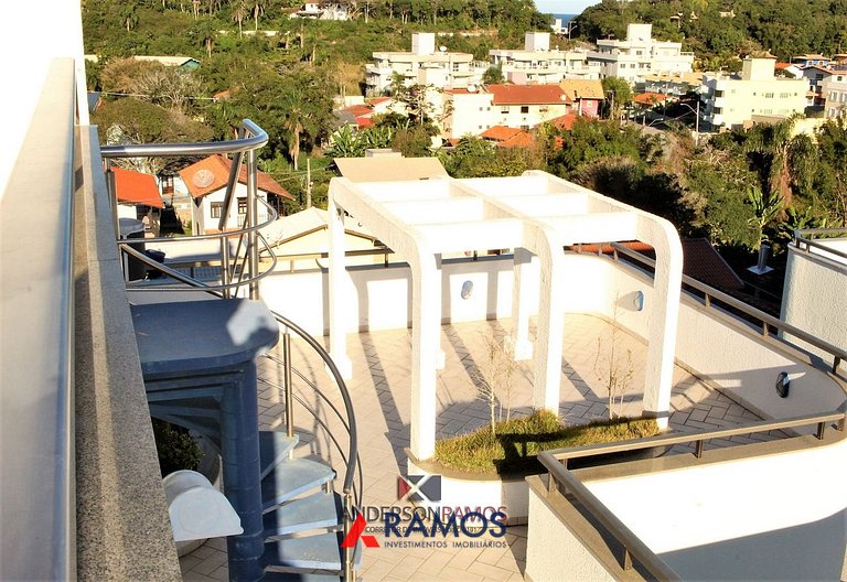 1027 - Cobertura duplex com piscina em Bombinhas