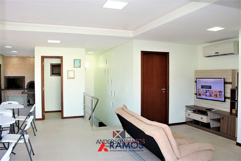 1027 - Cobertura duplex com piscina em Bombinhas