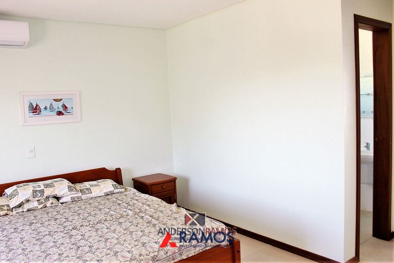 1027 - Cobertura duplex com piscina em Bombinhas