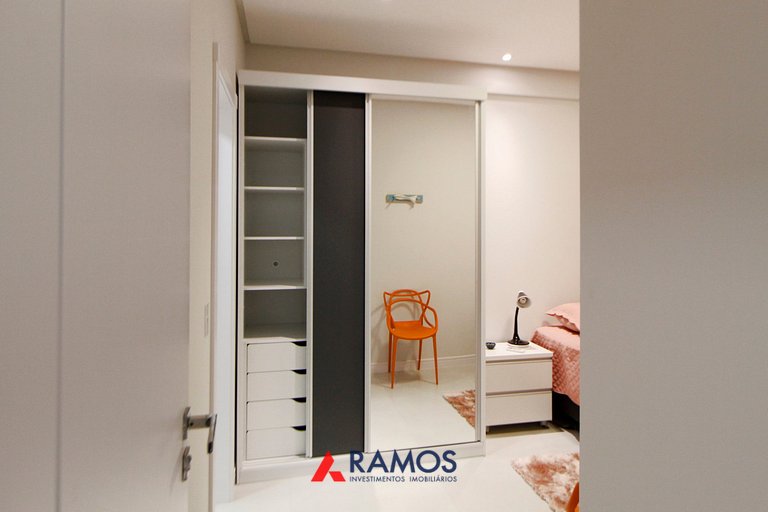 1087 Apto na praia de Bombinhas