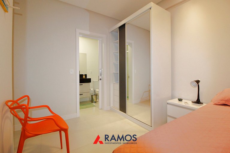 1087 Apto na praia de Bombinhas