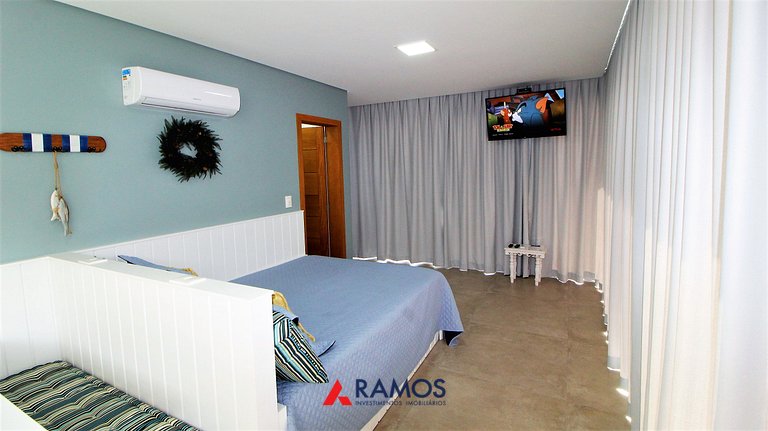 Flat Vista para o Mar e Piscina em Bombinhas 1082