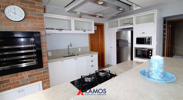 Flat Vista para o Mar e Piscina em Bombinhas 1082