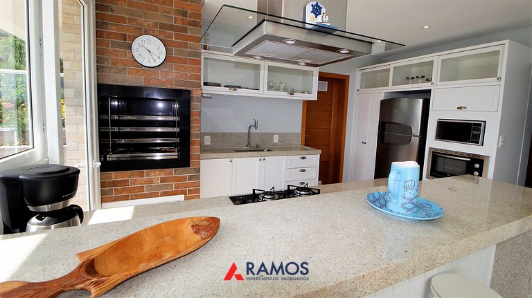 Flat Vista para o Mar e Piscina em Bombinhas 1082