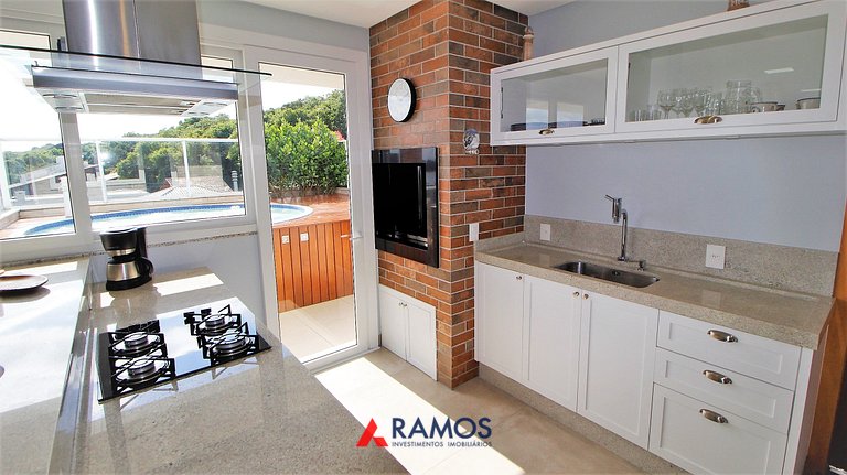 Flat Vista para o Mar e Piscina em Bombinhas 1082