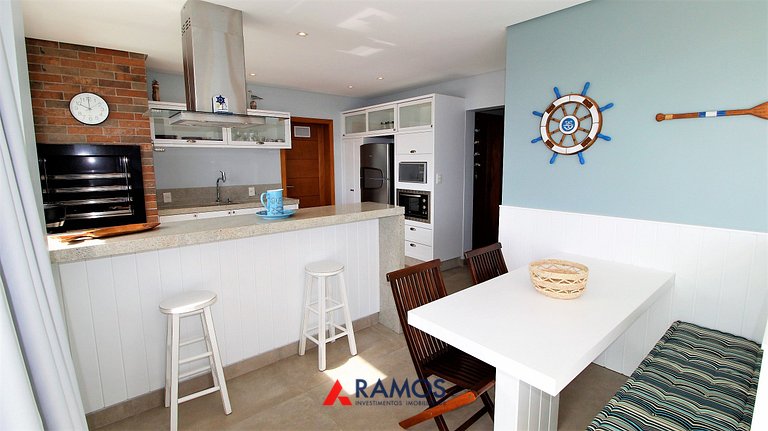 Flat Vista para o Mar e Piscina em Bombinhas 1082