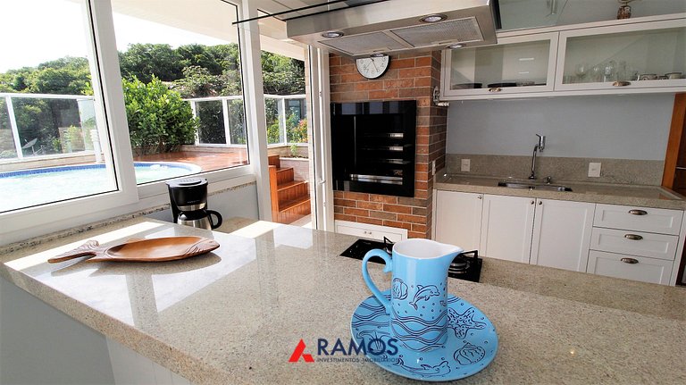 Flat Vista para o Mar e Piscina em Bombinhas 1082