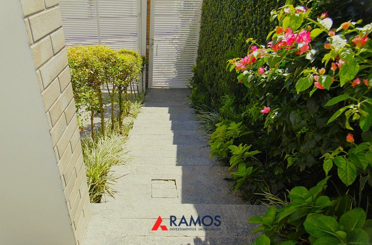 Flat Vista para o Mar e Piscina em Bombinhas 1082