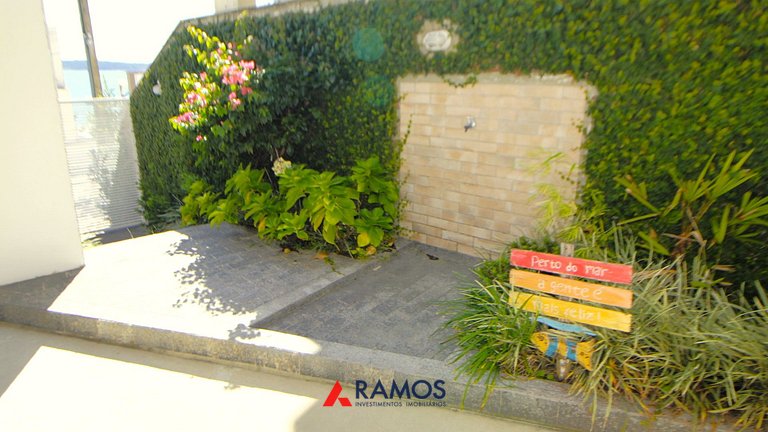 Flat Vista para o Mar e Piscina em Bombinhas 1082