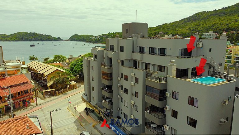 1027 - Cobertura duplex com piscina em Bombinhas