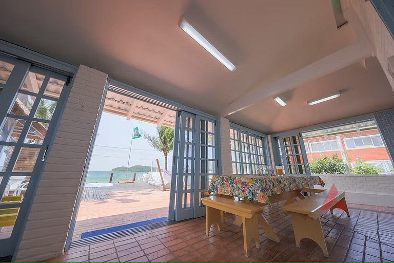 1002 Excelente casa de frente para o mar na Praia de Bombinh