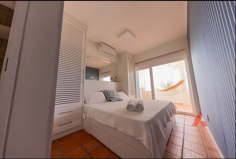 1002 Excelente casa de frente para o mar na Praia de Bombinh