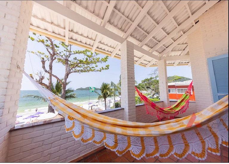 1002 Excelente casa de frente para o mar na Praia de Bombinh