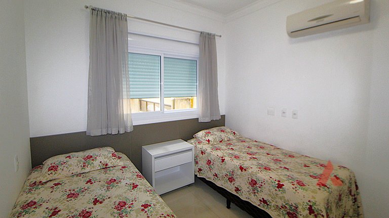 1043 Apartamento a 50 mts da Praia de Bombinhas