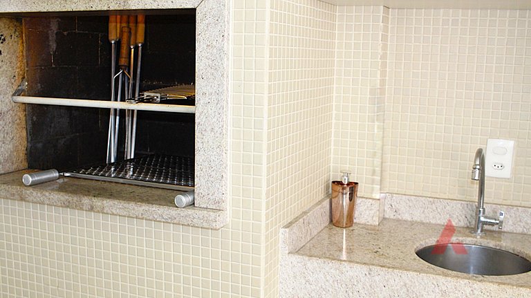 1067 - Apartamento para locação em Bombinhas com 03 suítes