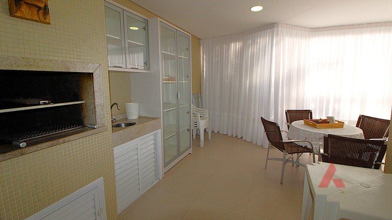 1067 - Apartamento para locação em Bombinhas com 03 suítes