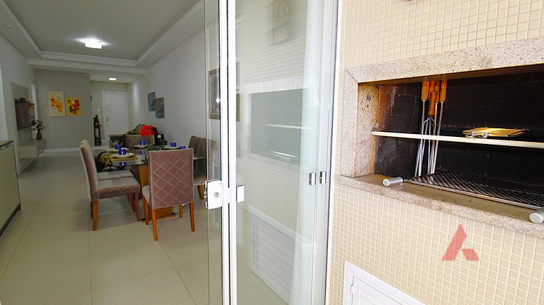 1067 - Apartamento para locação em Bombinhas com 03 suítes