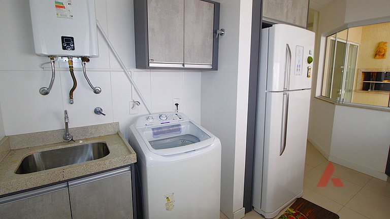1067 - Apartamento para locação em Bombinhas com 03 suítes