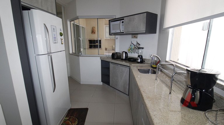 1067 - Apartamento para locação em Bombinhas com 03 suítes