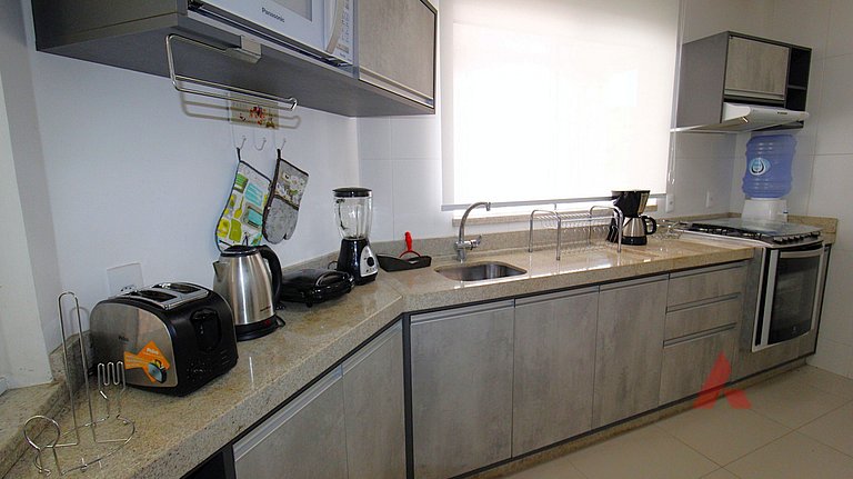 1067 - Apartamento para locação em Bombinhas com 03 suítes