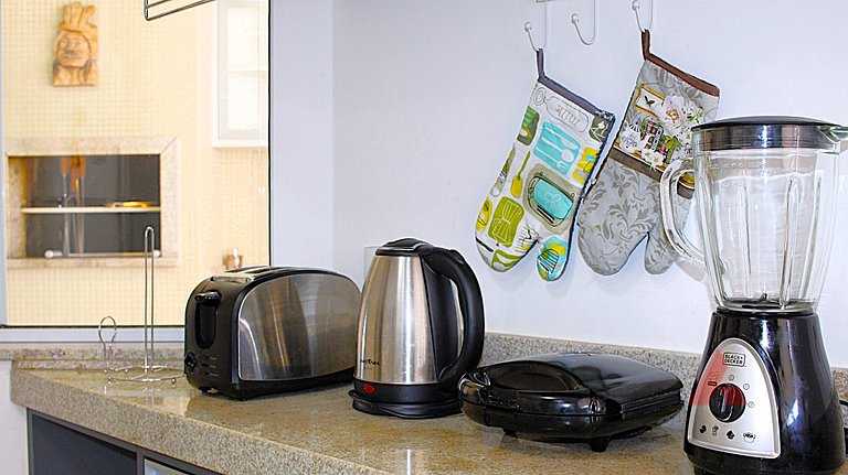 1067 - Apartamento para locação em Bombinhas com 03 suítes