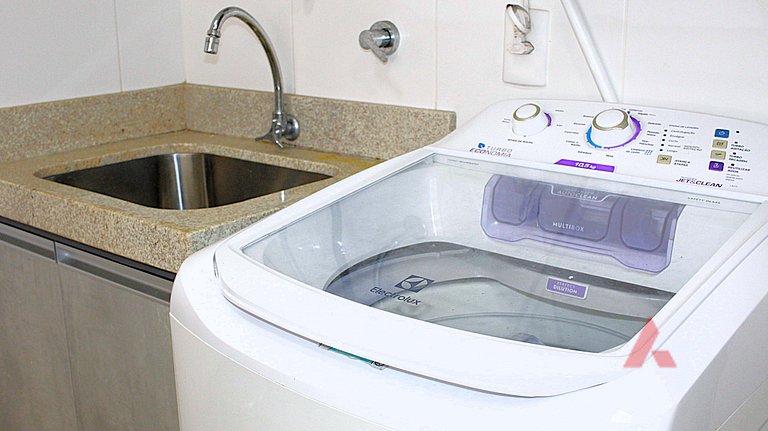 1067 - Apartamento para locação em Bombinhas com 03 suítes