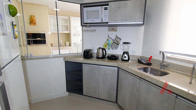 1067 - Apartamento para locação em Bombinhas com 03 suítes