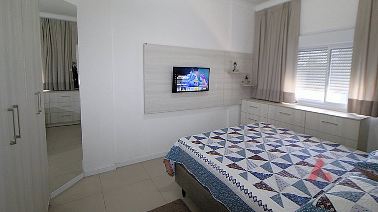 1067 - Apartamento para locação em Bombinhas com 03 suítes
