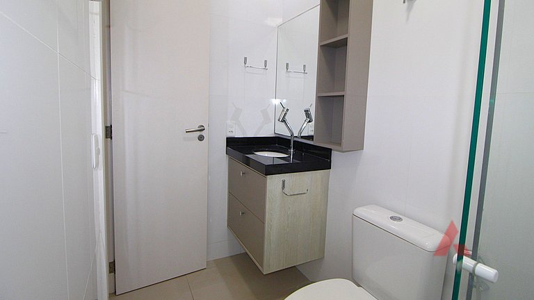 1067 - Apartamento para locação em Bombinhas com 03 suítes