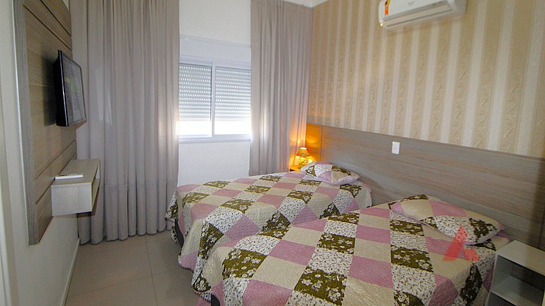 1067 - Apartamento para locação em Bombinhas com 03 suítes