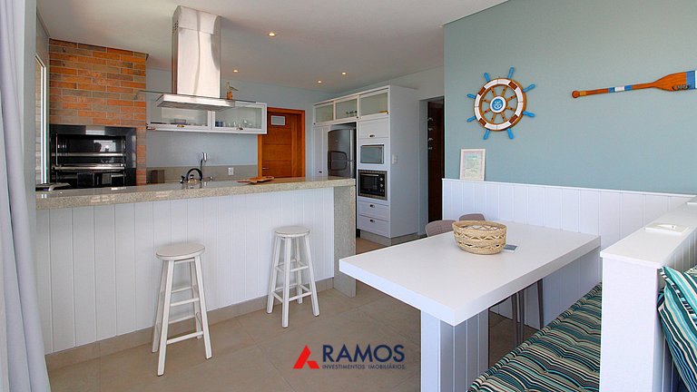 Flat Vista para o Mar e Piscina em Bombinhas 1082