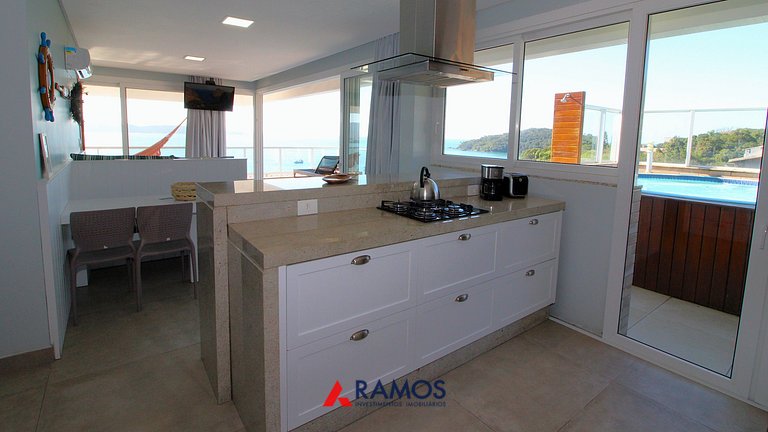 Flat Vista para o Mar e Piscina em Bombinhas 1082