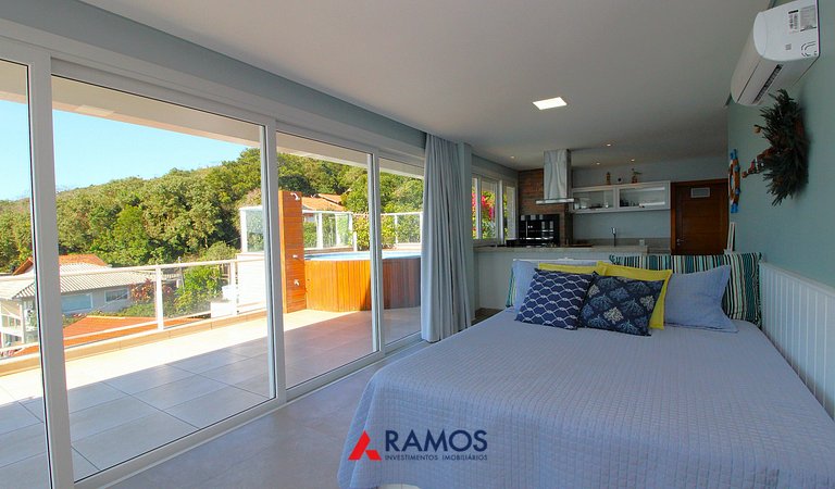 Flat Vista para o Mar e Piscina em Bombinhas 1082