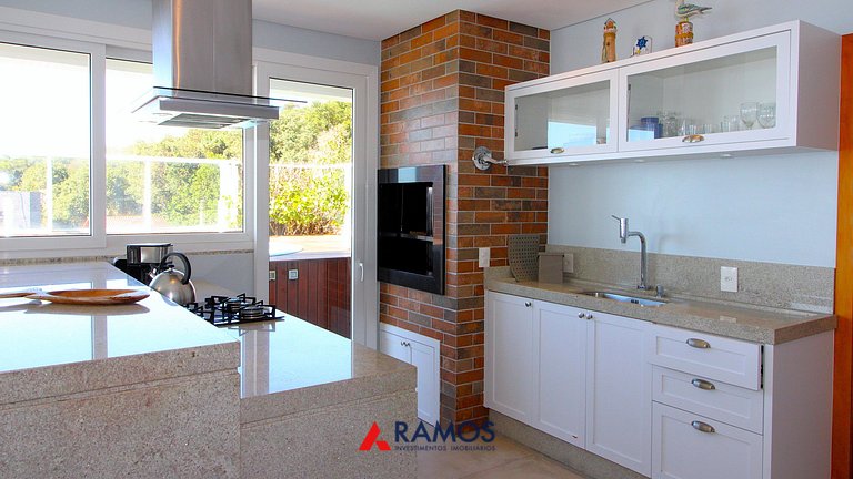 Flat Vista para o Mar e Piscina em Bombinhas 1082