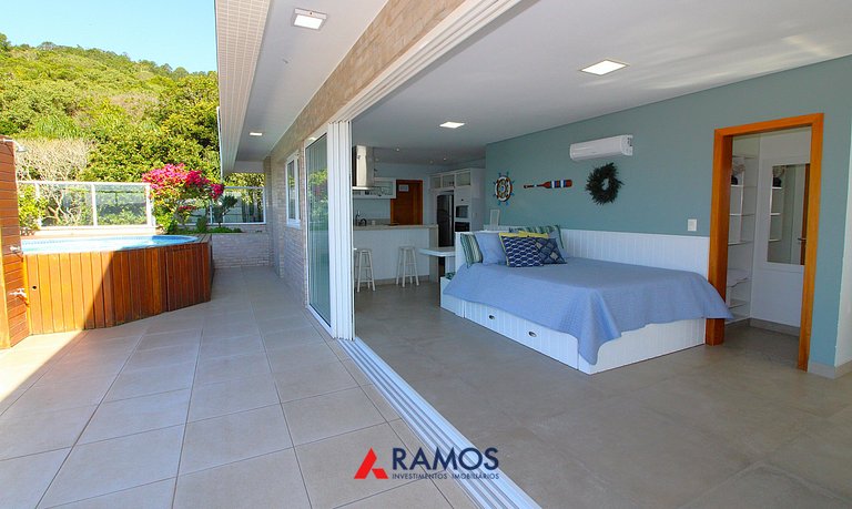 Flat Vista para o Mar e Piscina em Bombinhas 1082