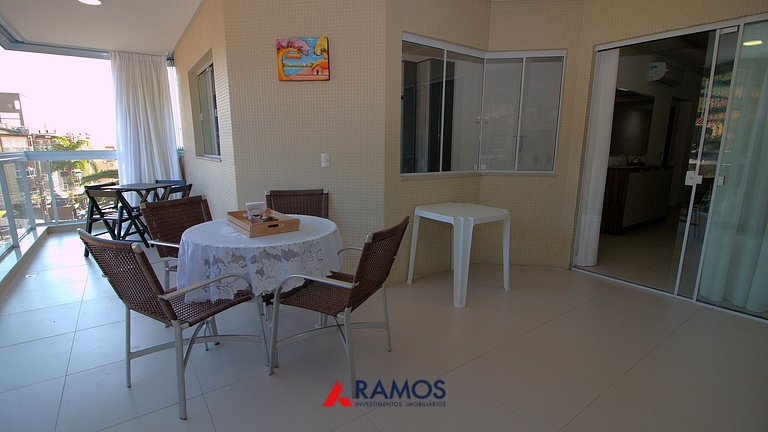 1067 - Apartamento para locação em Bombinhas com 03 suítes