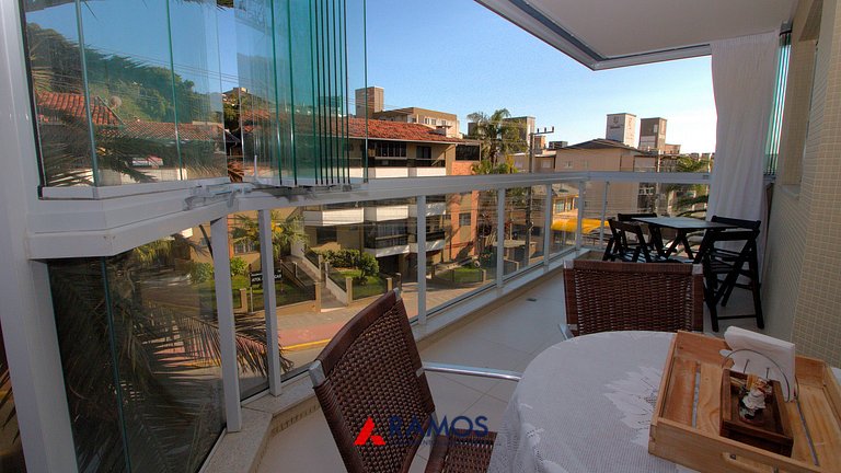 1067 - Apartamento para locação em Bombinhas com 03 suítes
