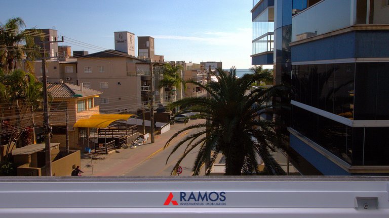 1067 - Apartamento para locação em Bombinhas com 03 suítes