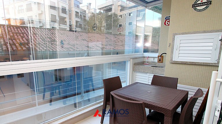 1073 - Apartamento para locação no centro de Bombinhas