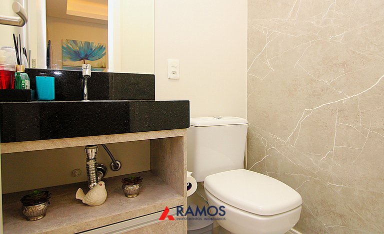 1073 - Apartamento para locação no centro de Bombinhas